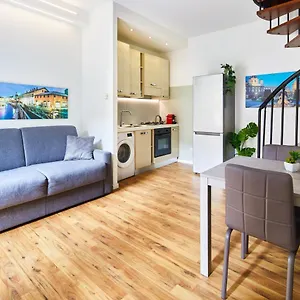 https://house-naviglio-tre-appartamento-2-piano.italymilanhotels.net