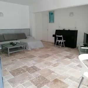 charmant-rez-de-villa-renove-90m2-parking-prive.fr-provencehotel.com/